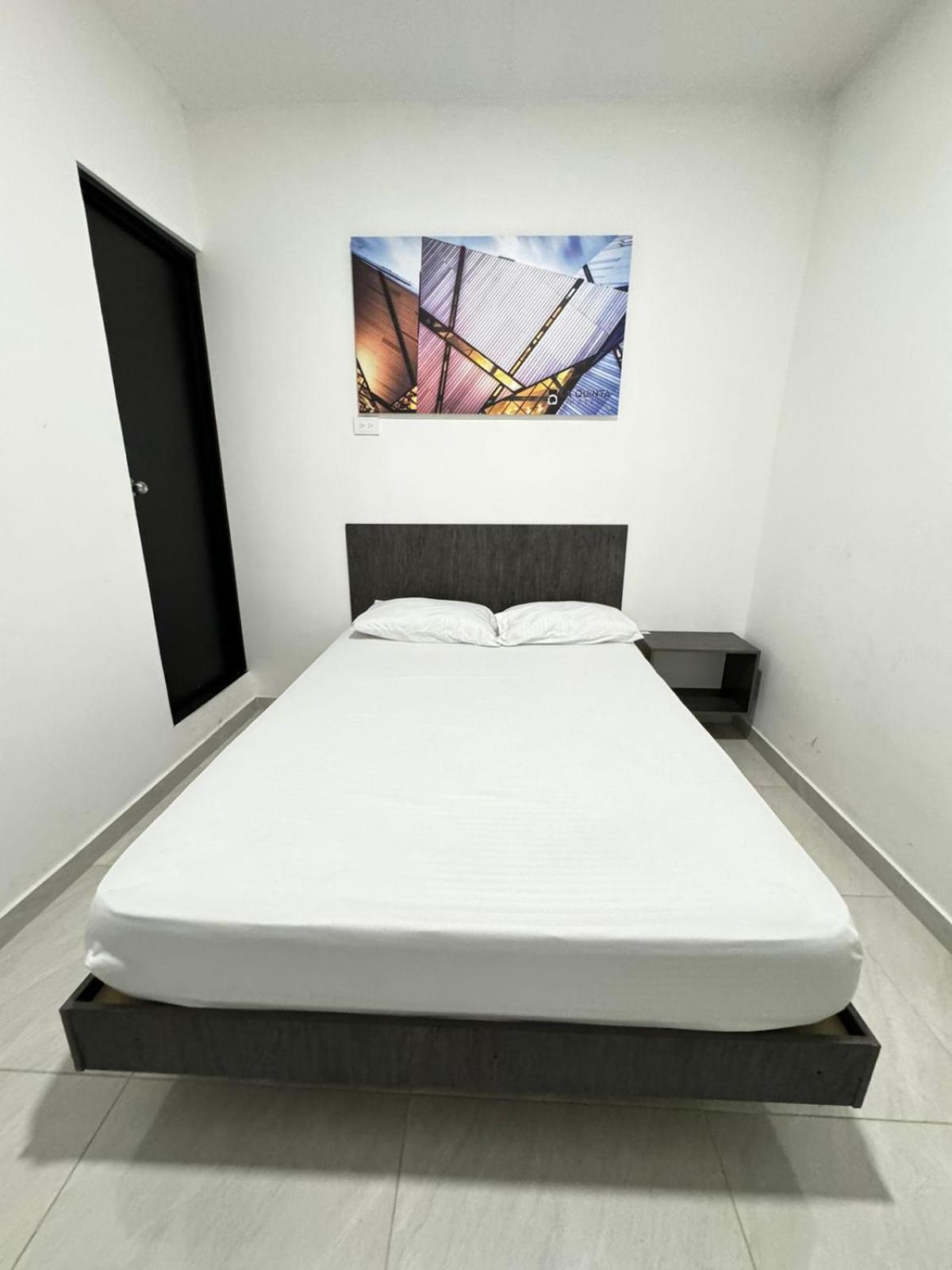 Hotel Le Quint Кукута Экстерьер фото