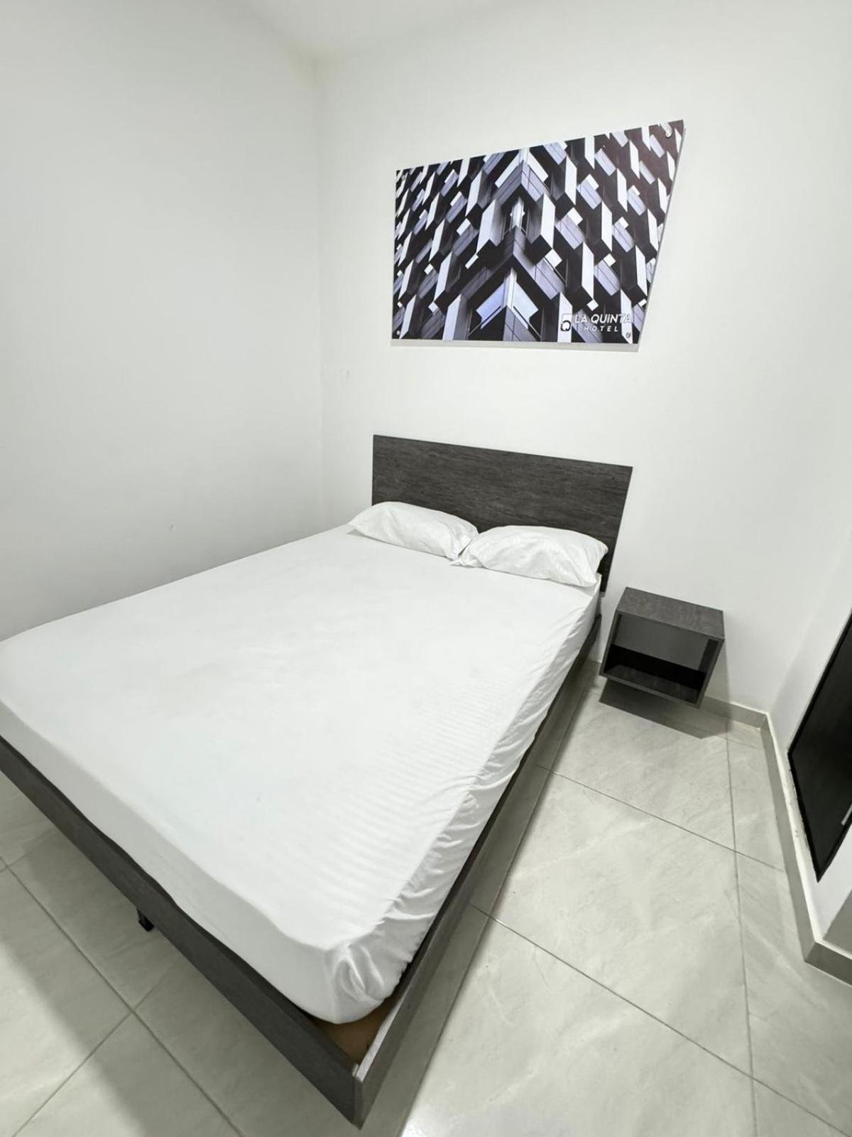 Hotel Le Quint Кукута Экстерьер фото